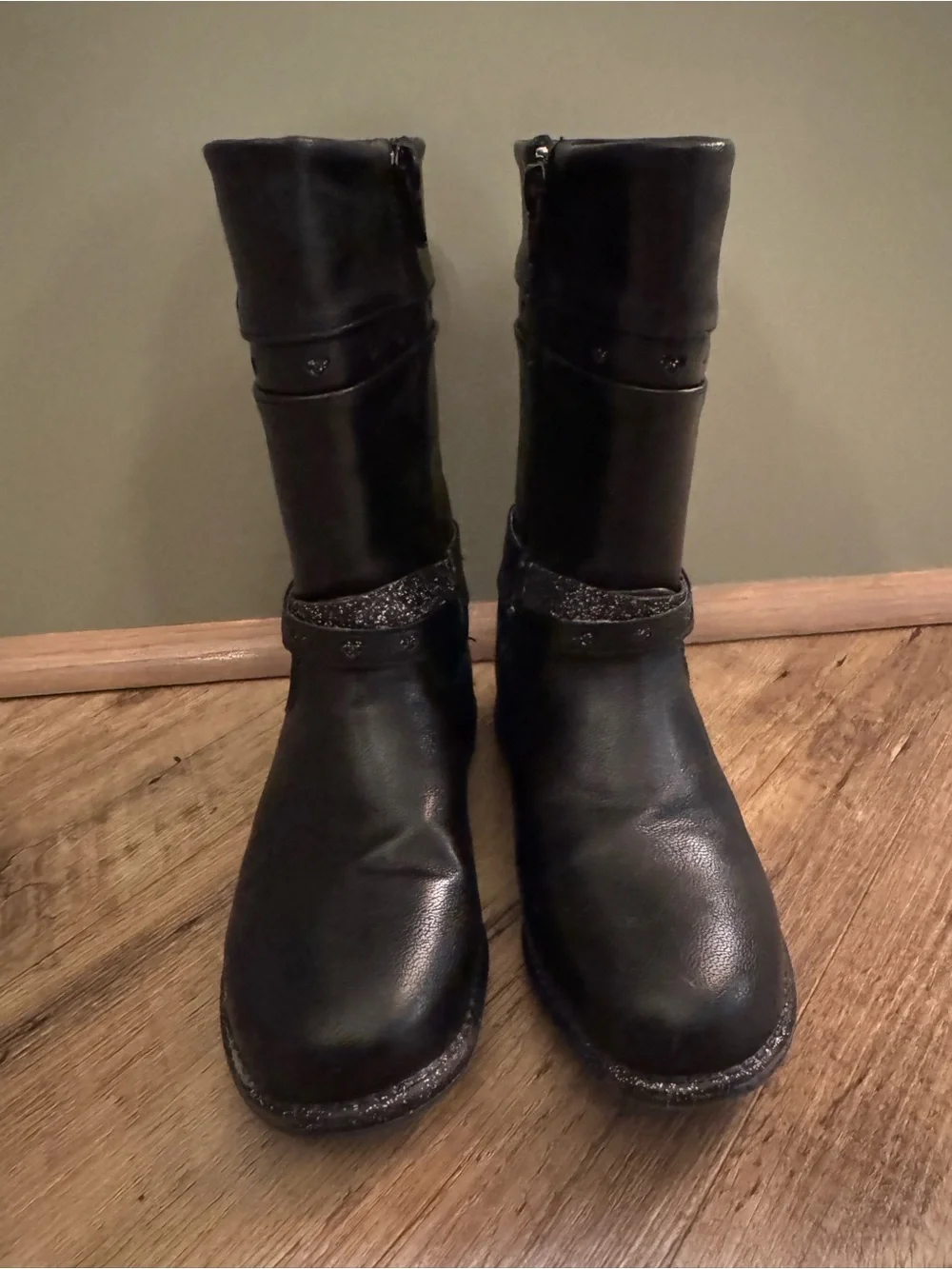 N/A stylish black